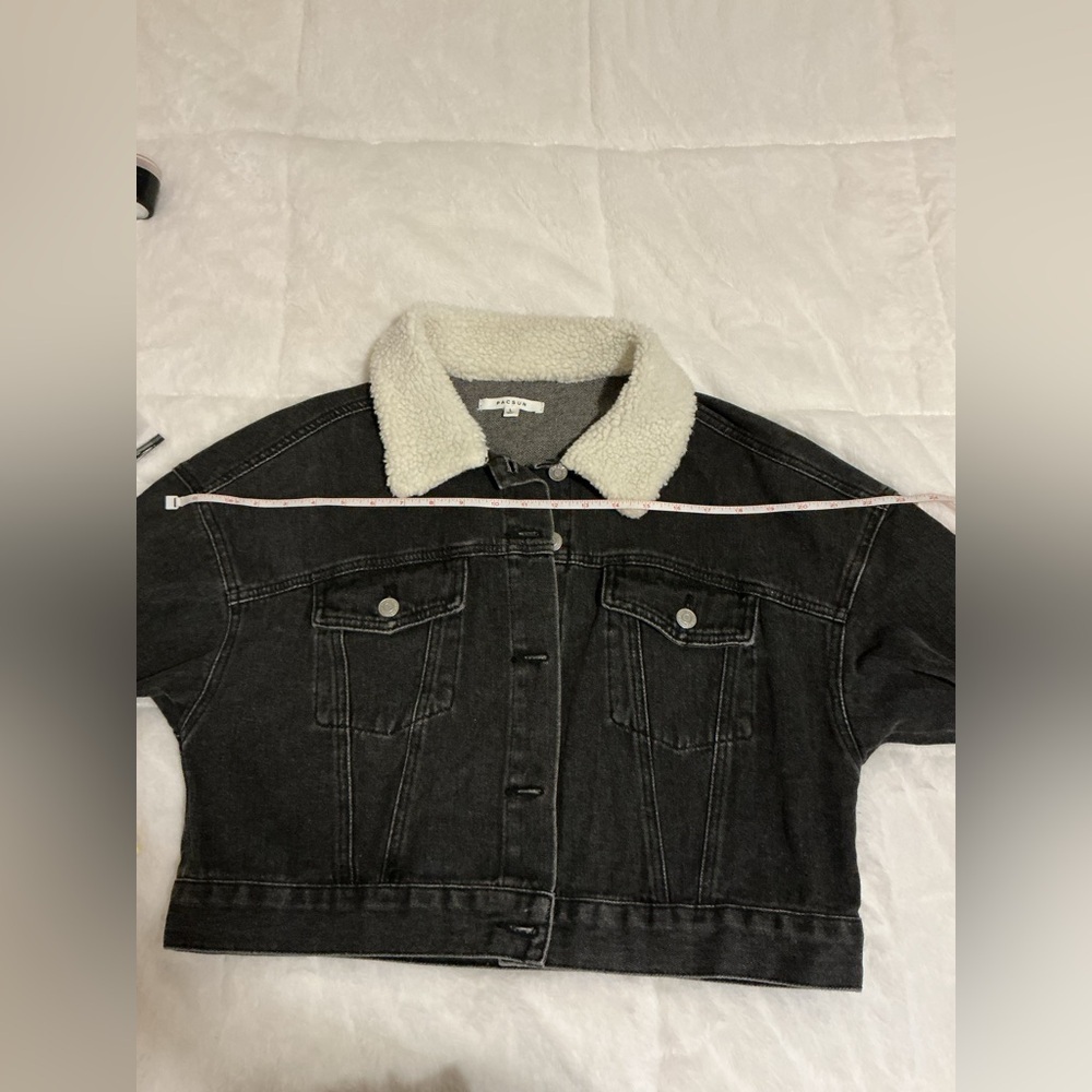 PacSun Women's grey Denim Jacket with White Sherpa Collar - Picture 3 of 9